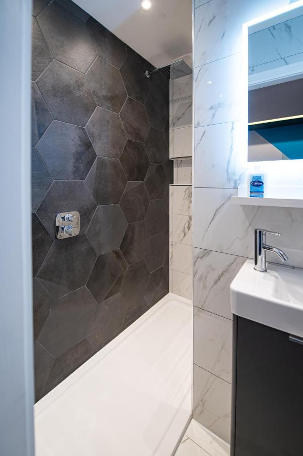 בלקפול The Nest - Luxury 16 Person Apt W Jacuzzi & Parking מראה חיצוני תמונה